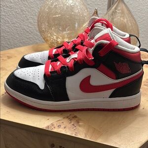 Girls Black and pink Sneakers Jordan Mid size 1.5Y